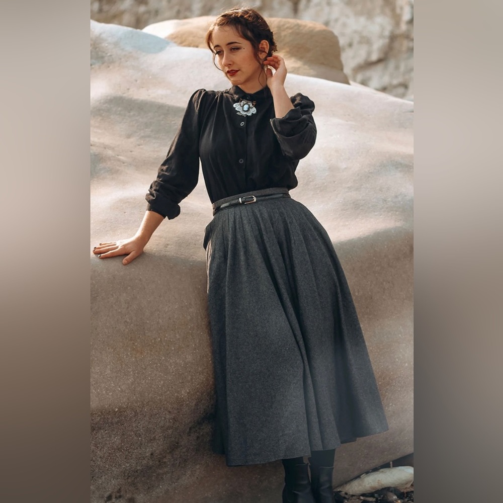 Grey wool skirt